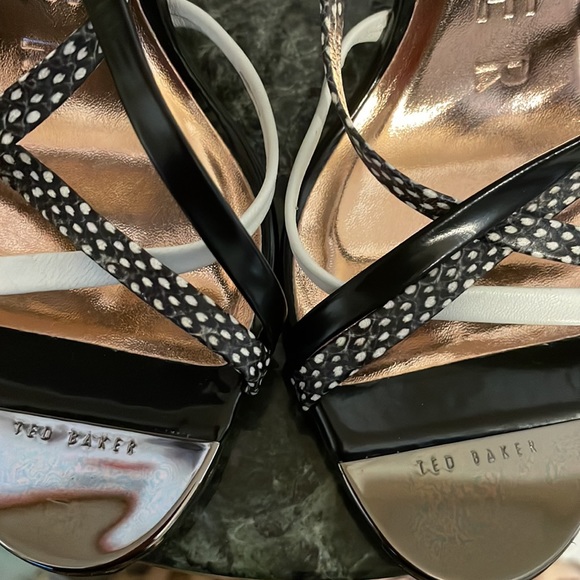 Ted Baker London Theanaa Sandals - Picture 3 of 6